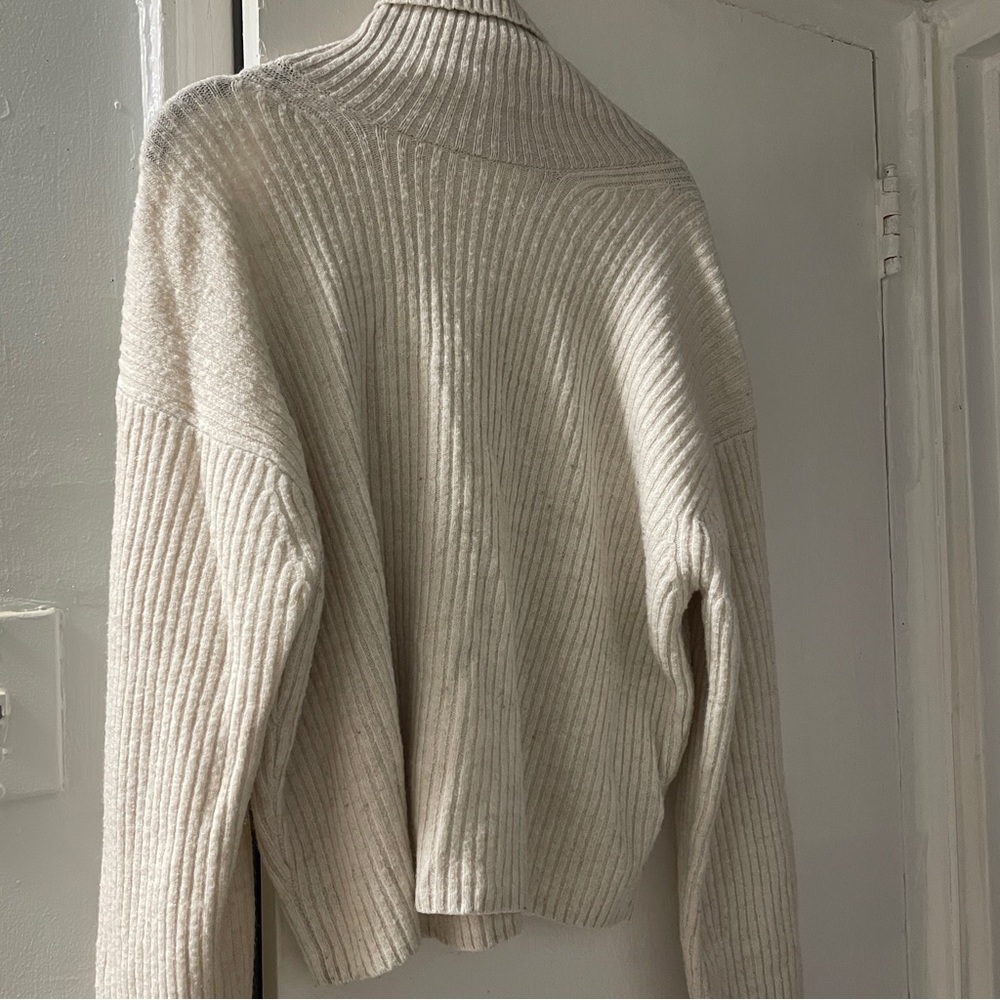 H&M Sweater - Picture 7 of 7